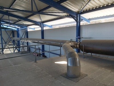 Tubería aislada que conecta el motor con el secador de la maquinaria meriólisis